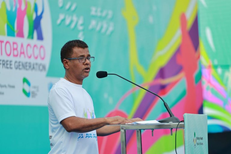 ދުންފަތާ ދެކޮޅަށް މިކުރާ ޤައުމީ މަސައްކަތުގައި އެންމެން ބައިވެރިވާންޖެހޭ: ހެލްތު މިނިސްޓަރ