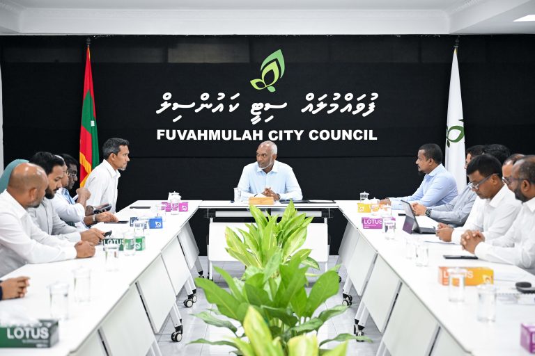 ފުވައްމުލަކު ކައުންސިލުން އެދިވަޑައިގަތީ ކަރަންޓާއި ފެނުގެ މައްސަލަ ހައްލުކޮށްދޭން