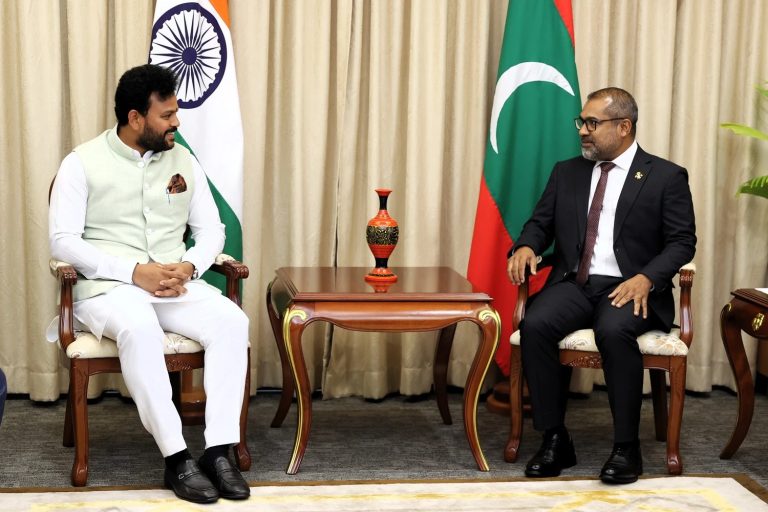 އިންޑިއާގެ ބޮޑު ވަޒީރުގެ ހާއްސަ މަންދޫބު، ވަޒީރު ޑރ. ޚަލީލާ ބައްދަލުކުރައްވައިފި