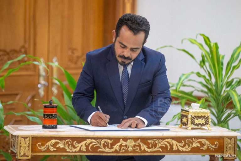 ހައިކޯޓުގެ ހިންގުން ވަގުތީގޮތުން އެކޯޓުގެ ފަނޑިޔާރު ޢަބްދުﷲ ޖަމީލު މޫސާއަށް