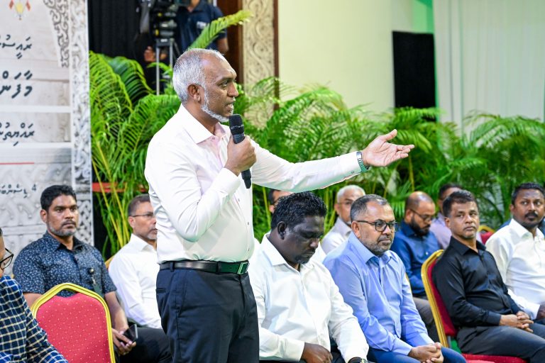 ރައީސް ގަލޮޅުގެ ރައްޔިތުންނާ ބައްދަލުކުރެއްވުން އަންގާރަ ދުވަހުގެ ރޭ