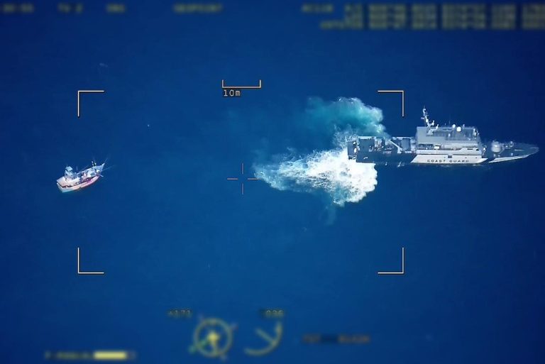 ޤާނޫނާ ޚިލާފަށް ރާއްޖޭގެ ޚާއްޞަ އިޤުތިޞާދީ ސަރަހައްދަށް ވަދެ އުޅުނު ލަންކާގެ ދެ މަސްބޯޓެއް އަތުލައިގެންފި