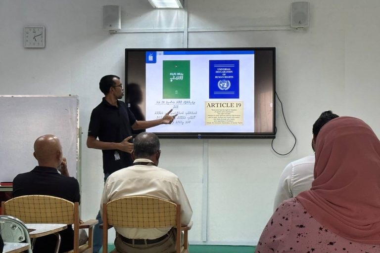 ޤާނޫނަށް އަހުލުވެރި އިންފޮމޭޝަން އޮފިސަރުން ނަގަން އަންގައިފި