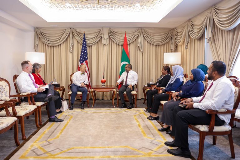 ރާއްޖެއާއި އެމެރިކާއާ ދެމެދު އޮތް ގުޅުން ކުރިއެރުވުމަށް ސަފީރު ކޮށްދެއްވި މަސައްކަތަށް ޑރ. ޚަލީލްގެ ޝުކުރު