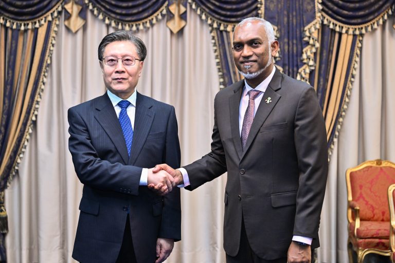 ރައީސް ގެ އަރިހަށް ޗައިނާގެ ސްޓޭންޑިންގ ކޮމިޓީގެ ވައިސްޗެއަރމަން ޒިޔާރަތް ކުރައްވައިފި