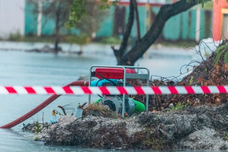 ތިނަދުއަށް ވާރޭވެހި ފެންބޮޑުވެ ބައެއް ގޭގެއަށް ގެއްލުންވެއްޖެ