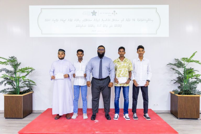 މަނަދޫގައި ހިންގި ޒުވާން ޚަޠީބު ތަމްރީން ޕުރޮގުރާމު ހަތް ބައިވެރިއަކު ފުރިހަމަކޮށްފި