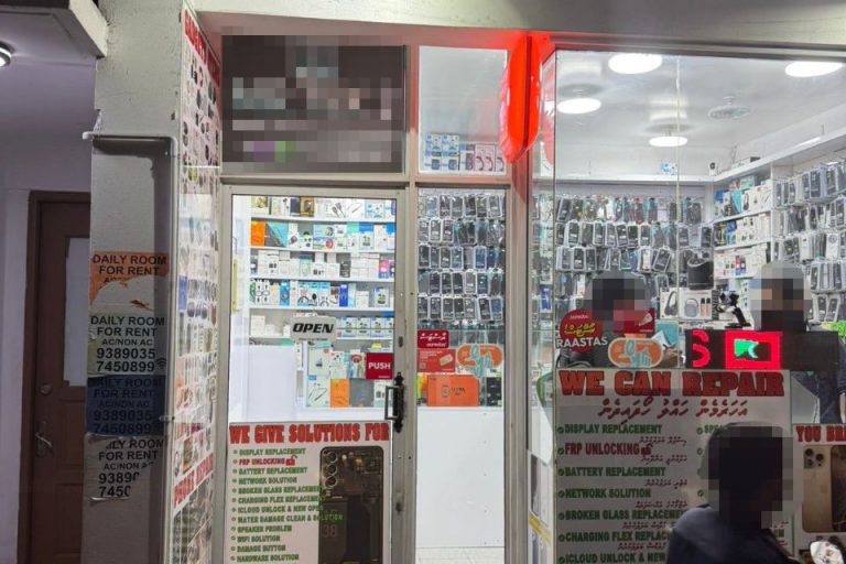 ގަވާއިދާ ޚިލާފަށް ދުންފަތުގެ ބާވަތްތައް ވިއްކަމުންދިޔަ ދެ ތަނެއް ބަންދުކޮށް، ބިދޭސީއަކު ހައްޔަރުކޮށްފި