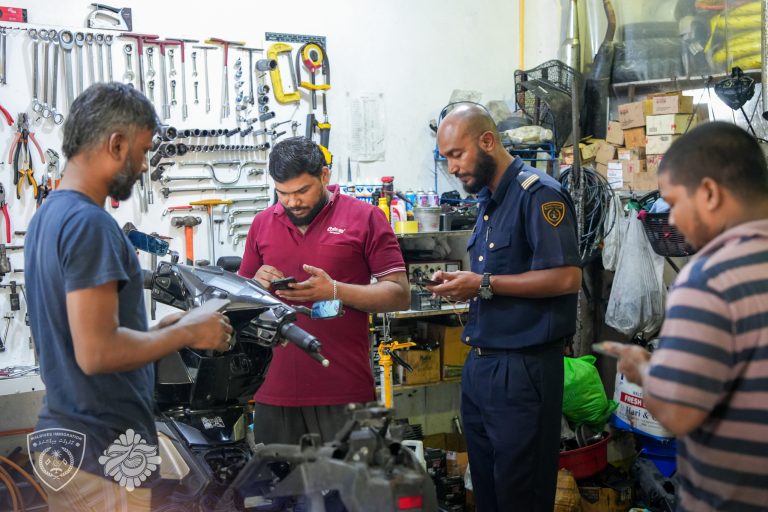 ގަވާއިދާ ޚިލާފަށް ވިޔަފާރިކުރަމުންދިޔަ ހަތަރު ތަނެއް ބަލައިފާސްކޮށް ތިން ބިދޭސީއަކު ހައްޔަރުކޮށްފި