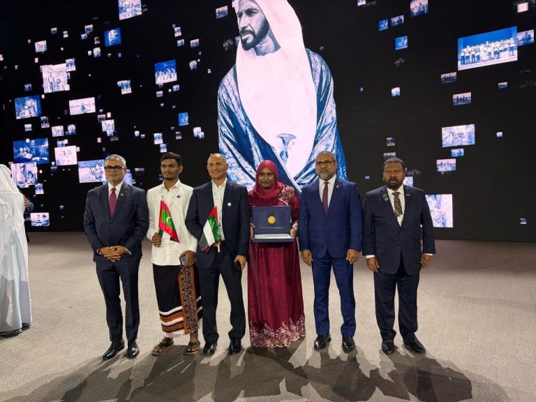 ޒައިދު ސަސްޓެއިނަބިލިޓީ ޕްރައިޒް ފ.އަތޮޅު ތައުލީމީ މަރުުކަޒަށް ލިބިއްޖެ