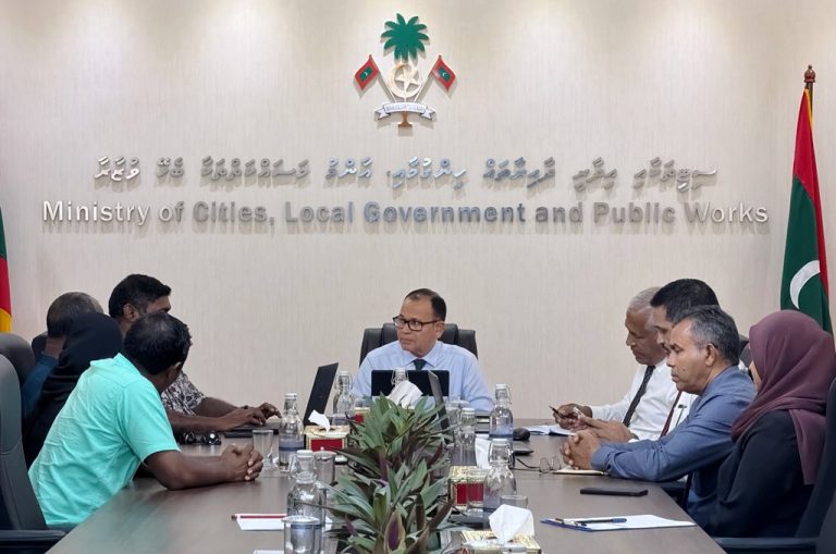 ރަސްދޫ ކައުންސިލުން މިނިސްޓަރ އާދަމް ޝަރީފާ ބައްދަލުކުރައްވައިފި