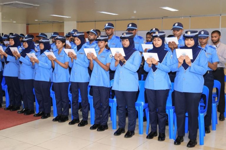 ފުލުހުންގެ ޚިދުމަތާ އަލަށް ގުޅުނު 66 ފުލުހުން ހުވާކޮށްފި