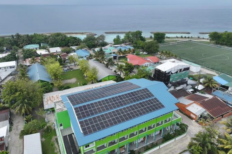 ކެންދޫގައި ސޯލާ-ޑީސަލް ހައިބްރިޑް ނިޒާމެއް ގާއިމުކުރަނީ