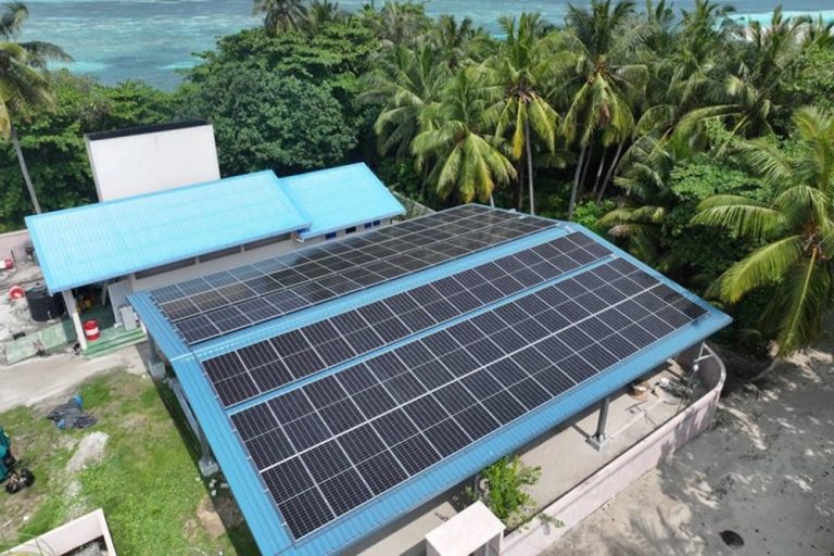 ފެހެންދޫގައި ސޯލާ ހައިބްރިޑް ނިޒާމެއް ގާއިމުކުރަނީ