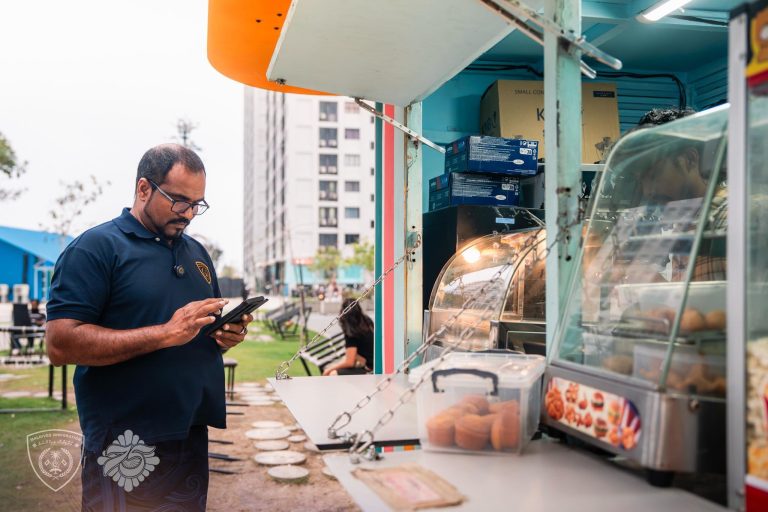 ހިޔާ ފުލެޓު ސަރަހައްދުގައި ހިންގާ އޮޕަރޭޝަނެއްގައި ގަވާއިދާ ޚިލާފަށް އުޅެމުންދިޔަ 10 ބިދޭސީއަކު އަތުލައިގެންފި