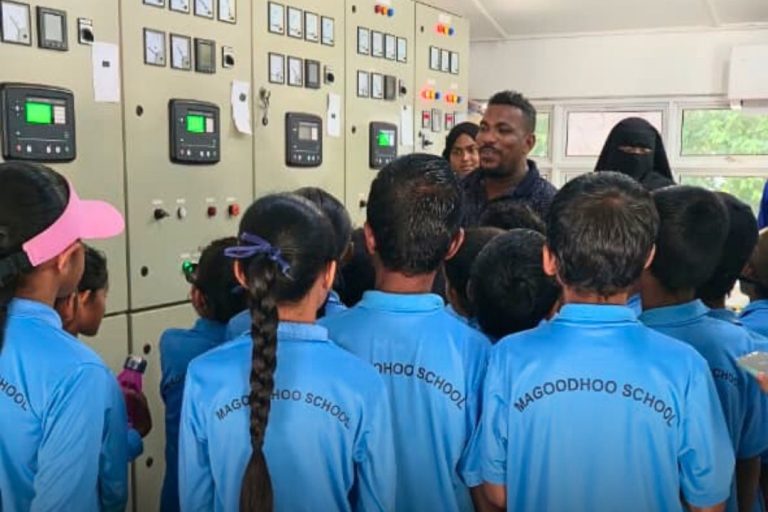 މަގޫދޫ ސްކޫލްގެ ދަރިވަރުންނަށް ކަރަންޓު އުފައްދާ ގޮތާ ބެހޭ މައުލޫމާތު ދީފި