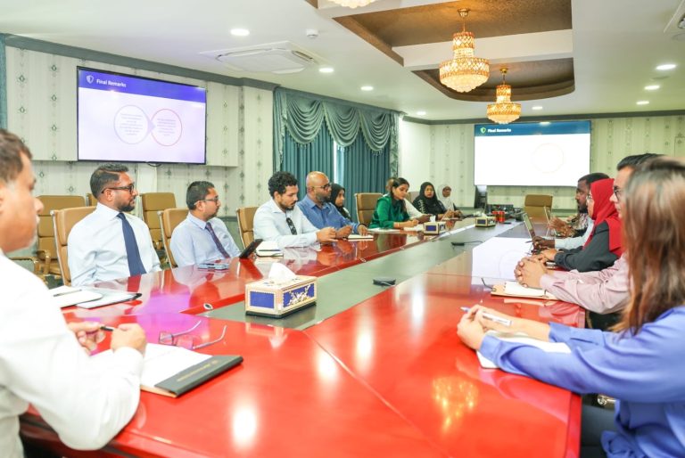 ސިއްހީ ޚިދުމަތް މެދުނުކެނޑި ދިނުމާއި ގުޅޭގޮތުން މަޝްވަރާކޮށްފި