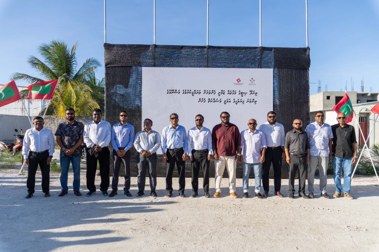 ތިނަދޫގައި 50 ހައުސިން ޔުނިޓު އެޅުމާއި މަގުހެދުމުގެ މަޝްރޫޢުގެ ތިންވަނަ ފިޔަވަހީގެ ޢަމަލީ މަސައްކަތް ފަށައިފި