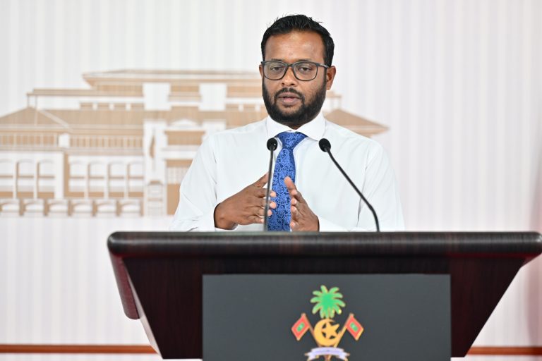 3396 މީހުން ފްލެޓަށް ކުރިމަތިލައިފި