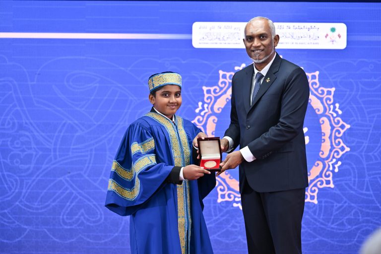 31 ޙާފިޡުންނަށް ޙާފިޡުކަމުގެ ސަނަދު ދެއްވައިފ