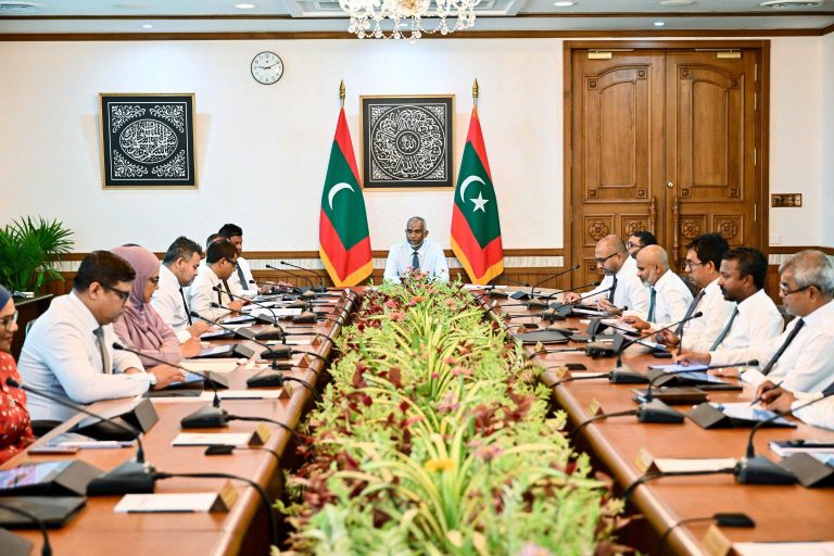 މެދުއިރުމަތީގެ ހަމަނުޖެހުމާ ގުޅިގެން ކޮމިޓީއެއް ރައީސް އުފައްދަވައިފި
