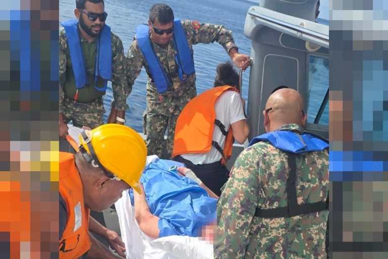 ކަނޑުމަތީގައި ހާލުދެރަވި ބަލިމީހަކަށް ކޯސްޓްގާޑުން އެހީތެރިކަން ފޯރުކޮށްދީފި