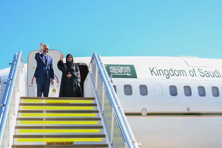 ޢުމްރާއަށް ރައީސްގެ ދެކަނބަލުން ސަޢޫދީއަށް ފުރާވަޑައިގެންފި