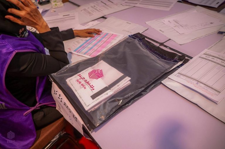 އަލުން ގުނުމުން އެއް ވޯޓެއް ބާތިލުވެ، ދ. މީދޫ ކައުންސިލް ރައީސްގެ މަގާމް އެމްޑީއޭ އަށް!