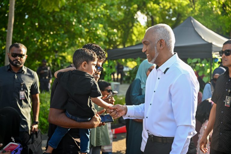 ކުޑަކުދިންނަށް ހަގީގީ ލޯބިދިނުމަކީ އެކުދިންނަށް ދީނާއި ދުނިޔެ އުނގަންނައިދިނުން: ރައީސް