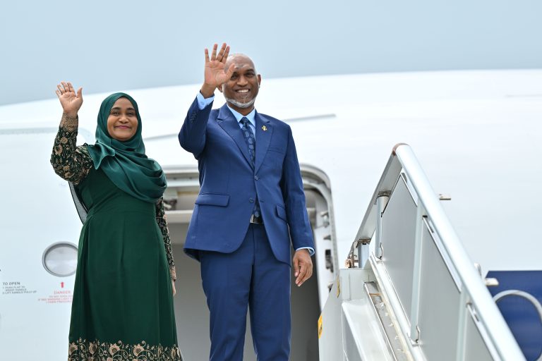 ރައީސް، ސިންގަޕޫރަށް ކުރެއްވި ނުރަސްމީ ދަތުރުފުޅު ނިންމަވާލައްވައި މާލެ ވަޑައިގެންފި