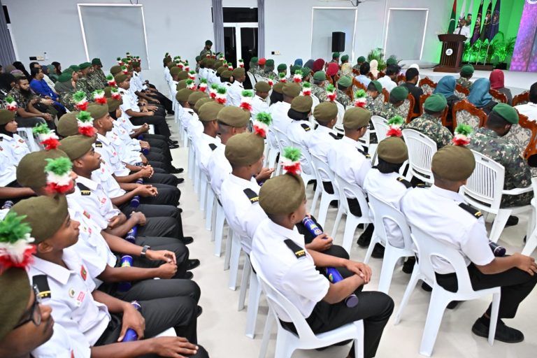 ވަޠަނީ ޚިދުމަތުގެ ފަންނީ ތަމްރީނު ފުރިހަމަކުރި ދަސްވެނިންނަށް ރައީސް މަރުޙަބާ ދަންނަވައިފި