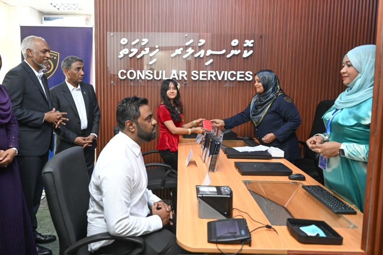 ސްރީލަންކާގައި އައިޑީ ކާޑައި ޕާސްޕޯޓްގެ ޚިދުމަތް ފަށައިފި
