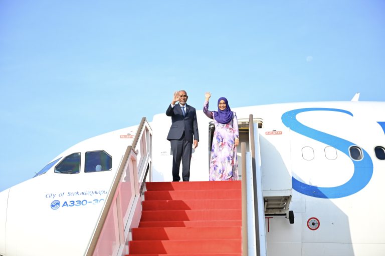 ރައީސް ލަންކާއަށް ކުރެއްވި ދަތުރުފުޅު ނިންމަވާ މާލެ ވަޑައިގެންފި
