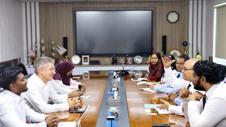 ފިނޭންސް މިނިސްޓަރު ޒަރީރު ވޯލްޑް ބޭންކުގެ އިސް ވަފުދަކާ ބައްދަލުކުރައްވައިފި
