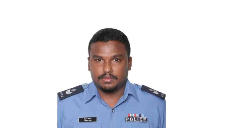 ޑްރަގް އޮޕަރޭޝަނެއްގެ ތެރެއިން ފުލުހަކު މޫދު އަޑީގައި މަރުވެފައި އޮއްވައި ފެނިއްޖެ