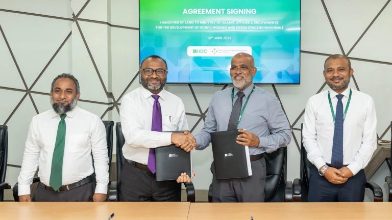 ހުޅުމާލެ ބޮޑު މިސްކިތް އެޅުމަށް ހަމަޖެހިފައިވާ ބިން ހަވާލުކޮށްފި