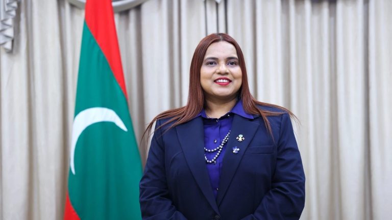 މިނިސްޓަރ އިރުތިޝާމް ރަސްމީ ދަތުރުފުޅެއްގައި ޗައިނާ އަށް ފުރާވަޑައިގެންފި