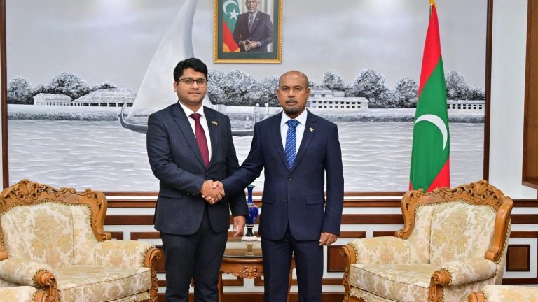 ދިފާޢީ ދާއިރާއިން ބަންގްލަދޭޝާއެކު ގުޅުން ބަދަހިކުރުމަށް މަޝްވަރާކޮށްފި