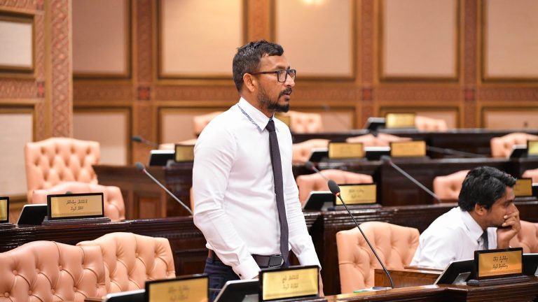 ވޭޕް މަނާކުރުމުން އިދިކޮޅުންވެސް އުފާކުރޭ: ފަލާހު