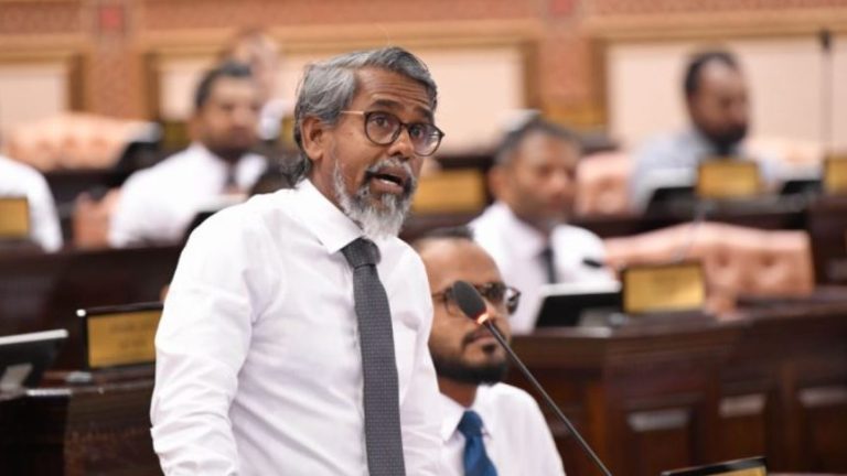 ބަހުސްގައި ޖަނާބު ބަލާތީ ބިރުން ފިއްޓޭ ނެންގެވީ ނިޒާމީ ނުކުތާއެއް