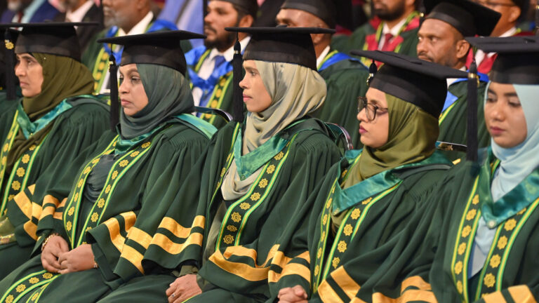 މައުމޫން ފައުންޑޭޝަނުން އައިޔޫއެމްގައި ކިޔެވުމަށް ދޭ ސްކޮލަރޝިޕަށް ކުރިމަތިލާން ހުޅުވާލައިފި