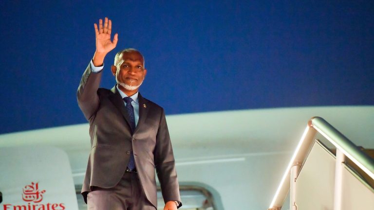 ރައީސް ރަސްމީ ދަތުރުފުޅެއްގައި ޤަޠަރަށް ފުރާވަޑައިގެންފި