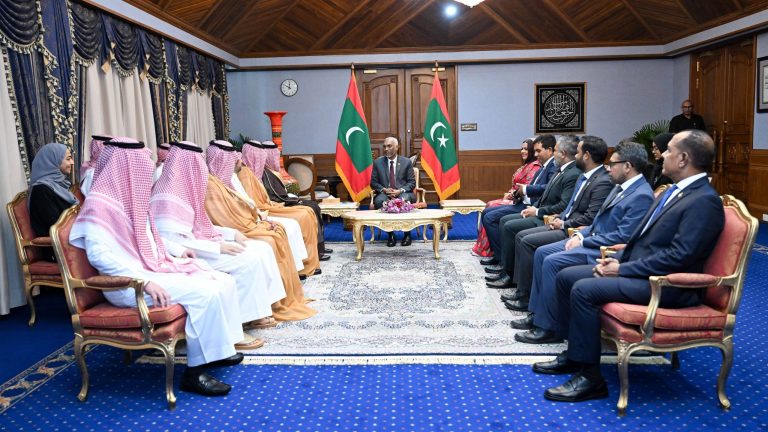 ރާއްޖެއަށް ޒިޔަރާތްކުރައްވަމުން ގެންދަވާ ސަޢޫދީގެ ވަފުދު ރައީސާ ބައްދަލުކުރައްވައިފި