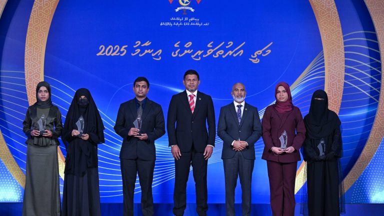 ނައިބު ރައީސް، “މަތީ އަރުތަވެރިންގެ އިނާމު 2025” ގެ ތިންވަނަ ދަންފަޅި ޝަރަފުވެރިކޮށްދެއްވައިފި