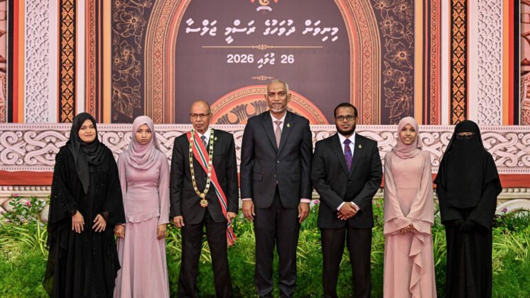 ނިޝާން ޢިއްޒުއްދީނުގެ ޢިއްޒަތުގެ ވެރިކަން އަލްއުސްތާޛު އިބްރާހީމް ރަޝީދު މޫސާއަށް އަރުވައިފި