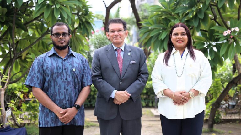 ބަންގްލަދޭޝްއިން ރާއްޖޭގެ ގަސް އިންދުމުގެ ޕްރޮގްރާމަށް 20,000 ގަސް ހަދިޔާކުރަނީ