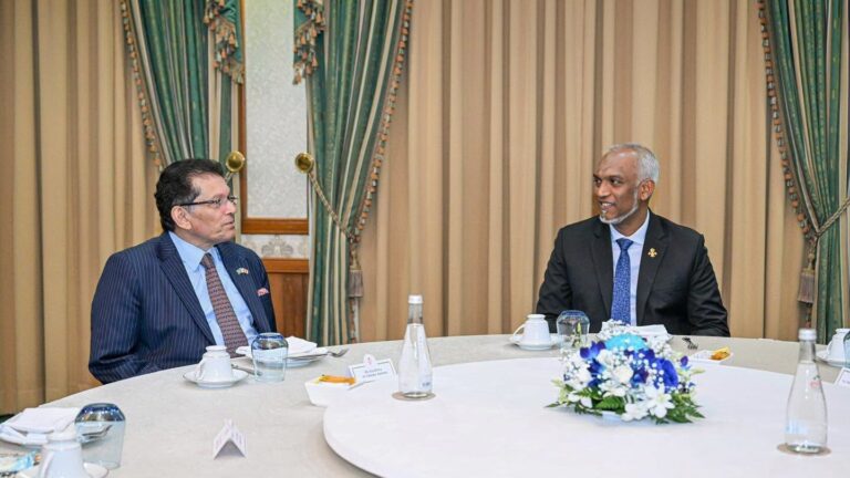 ބަންގްލަދޭޝްގެ ޚާރިޖީ ވަޒީރު ޑޮކްޓަރ ޚަލީލުއްރަޙްމާން، ރައީސް މުޢިއްޒުގެ އަރިހަށް އިޙުތިރާމުގެ ޒިޔާރަތެއް ކުރައްވައިފި