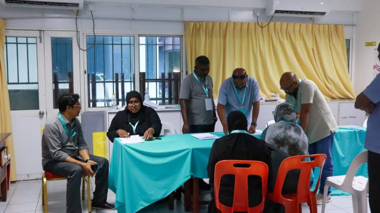 ޕީއެންސީ އިންތިޚާބުގެ ހަމަނުޖެހުމާ ގުޅިގެން ހައްޔަރުކުރި ތިން މީހުން 15 ދުވަހަށް ބަންދުކޮށްފި