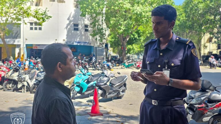 ގަވާއިދާ ޚިލާފަށް އުޅެމުންދިޔަ ބިދޭސީއަކު އިމިގްރޭޝަނުން ހިފަހައްޓައިފި