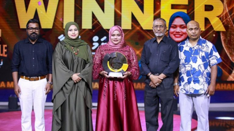 ރޭޑިއޯ ޕްރެޒެންޓަރުން ނަމޫނާ ބަޔަކަށްވުމަށް ވަޒީރު ހީނާ އިލްތިމާސްކުރައްވައިފި